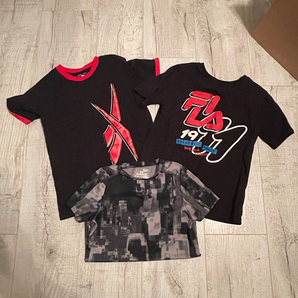Lot of 3 - boys t-shirts size 8/ small